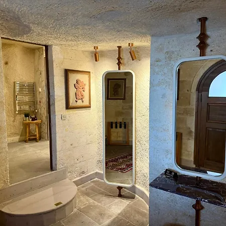 Ξενοδοχείο Miras 4*