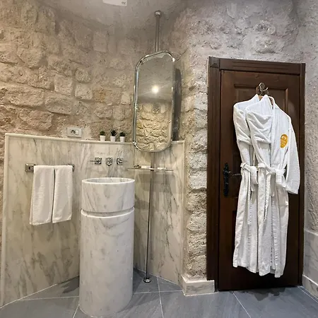 Ξενοδοχείο Miras 4*