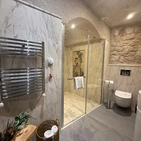 Ξενοδοχείο Miras 4*